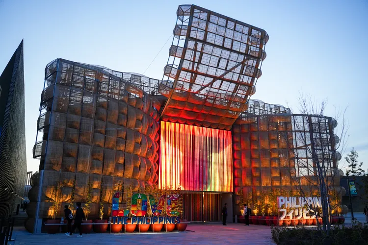 菲律賓館外觀用傳統工藝編織，響應此次館方設定的「自然、文化、共同體—共同編織更好的未來」主題。田欣雲攝影