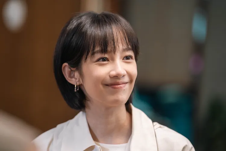 簡嫚書特別演出精品咖啡師「Lucia」，對咖啡極度講究。甲普國際媒體提供