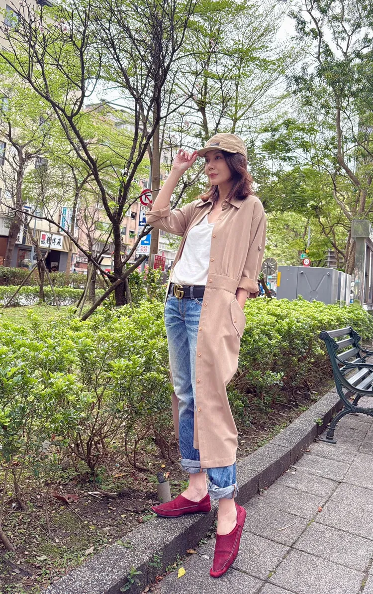 林美貞風衣新造型看起來十分幹練。翻攝林美貞臉書