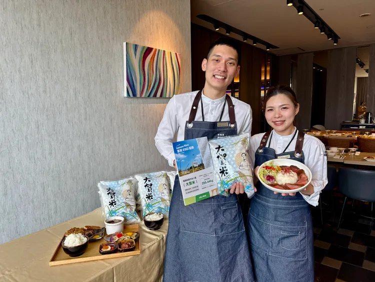 昇恆昌免稅商店攜手桃園大園在地小農「大賀米」，於桃園國際機場餐飲據點推出一系列在地米食料理，實現ESG產地直送、減碳永續、支持地方創生的三重目標。昇恆昌免稅商店提供