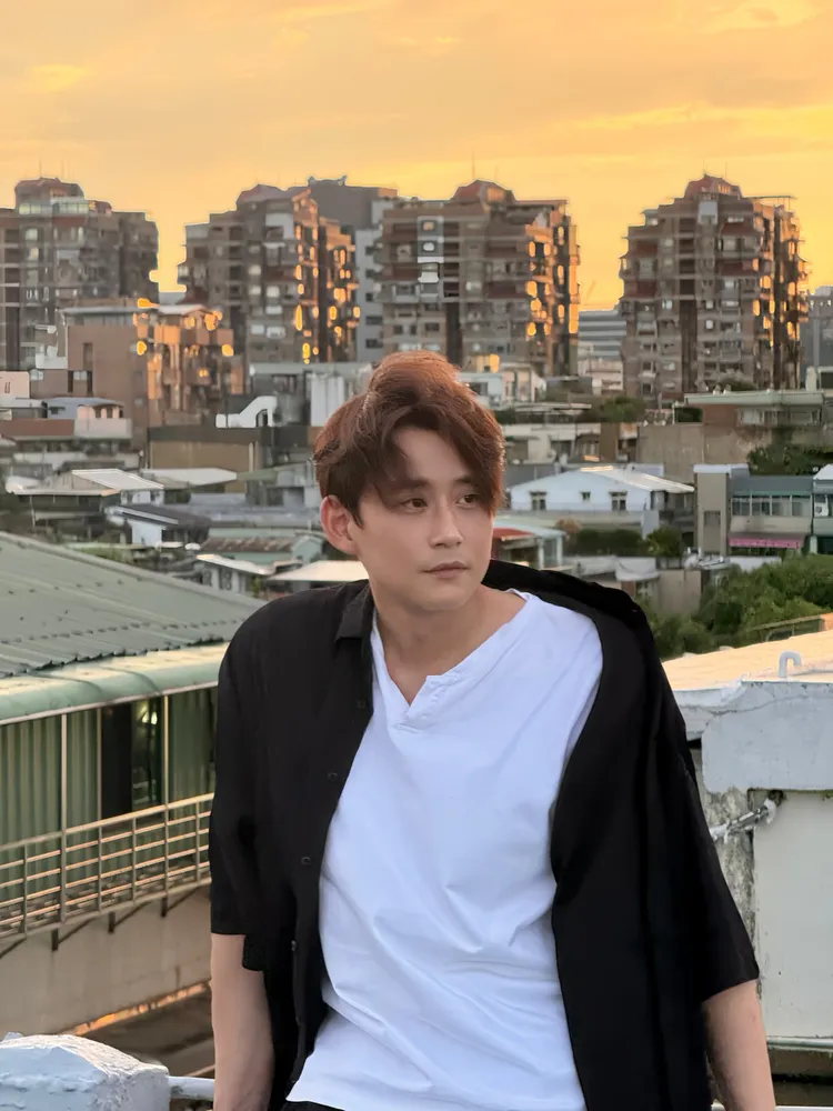 陳乃榮為了新歌MV，居然整整走了三天三夜。Heartbeats Production提供