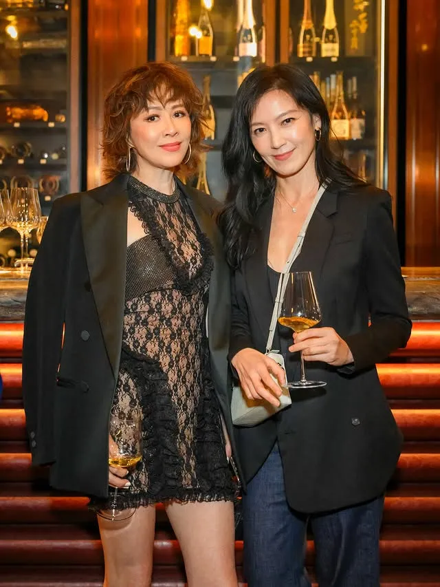 林熙蕾（右）和劉嘉玲都以黑色裝扮為主。翻攝劉嘉玲IG