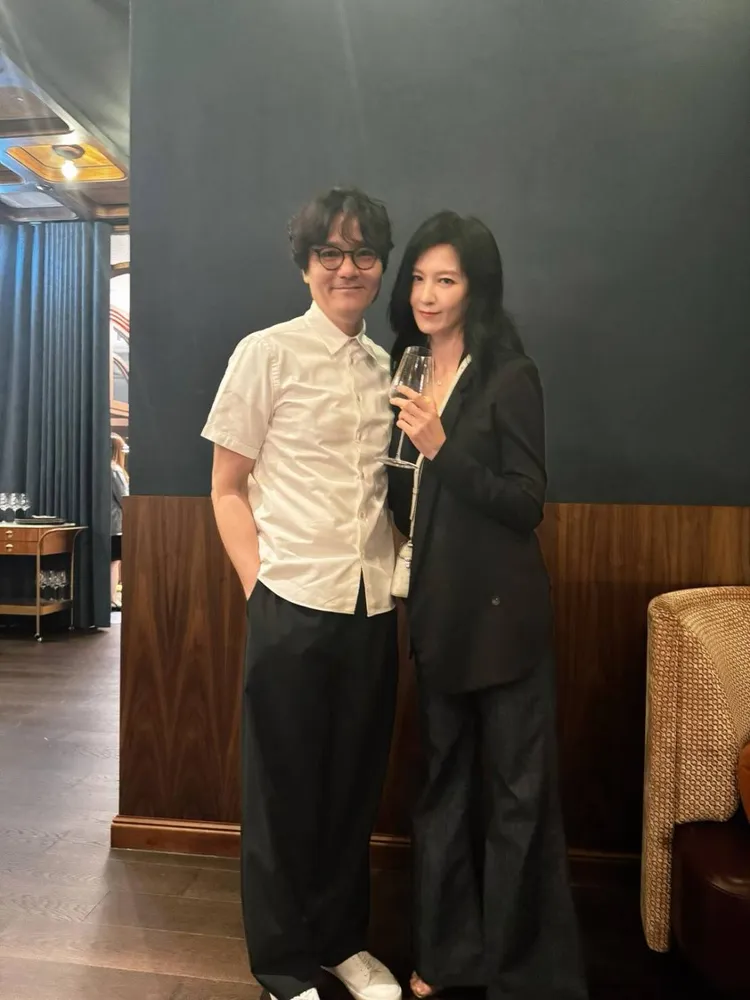 林熙蕾（右）和林家棟敘舊。