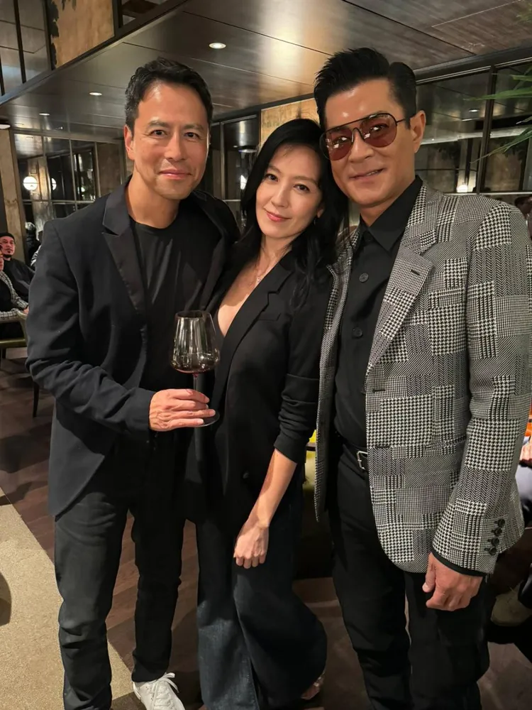 林熙蕾（中）偕老公Chris（左）與古天樂熱聊。