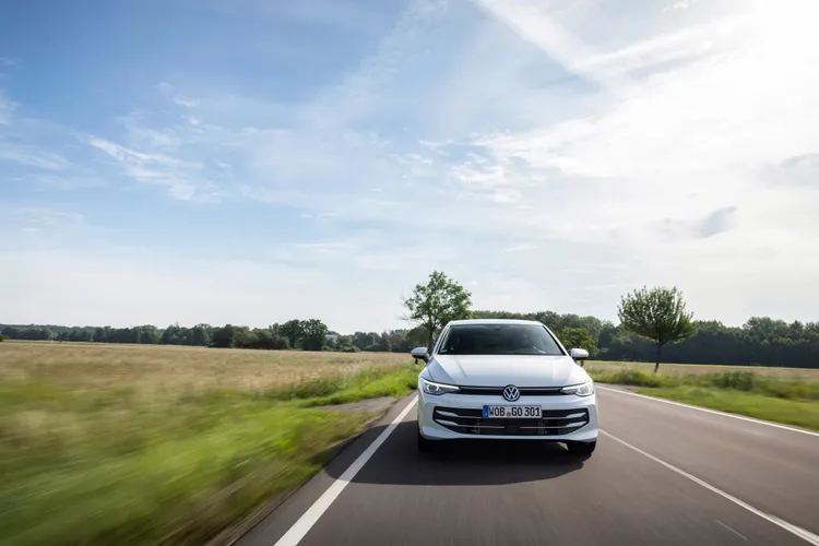 雙車型均採用1.5 eTSI渦輪增壓汽油引擎，結合48V輕油電系統與ACT主動汽缸休止技術，可輸出最大馬力150ps、最大扭力25.5kgm。業者提供