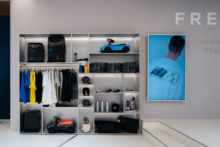 「FREUDE by BMW」品牌概念店特別規劃專屬的BMW Lifestyle原廠精品區，集結眾多兼具設計美感與實用性的時尚單品。業者提供