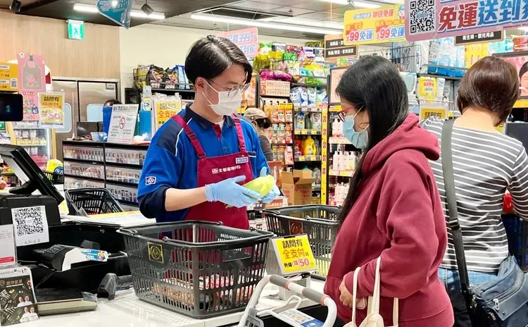 全聯一款紅燒牛肉罐頭被當過兵的男生們推爆。示意圖，莊宗達攝