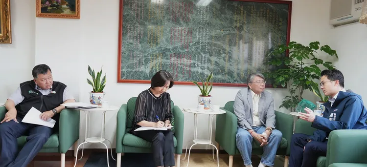 高雄市工業會李威穎總幹事強調，「金融支持」是當前最為關鍵的一環。經發局提供