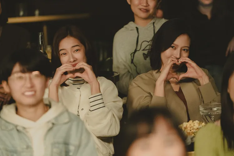 謝盈萱、周采詩、劉品言組「月經會」閨蜜檔。Netflix提供