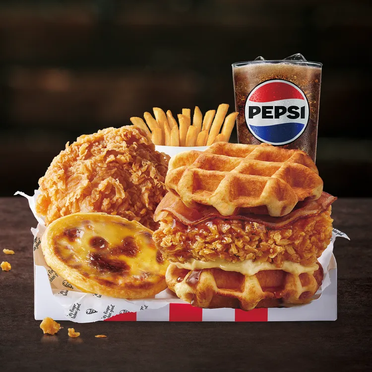 「比利時鬆餅咔啦雞腿堡」採限量販售，有多款套餐可搭配選擇。肯德基提供