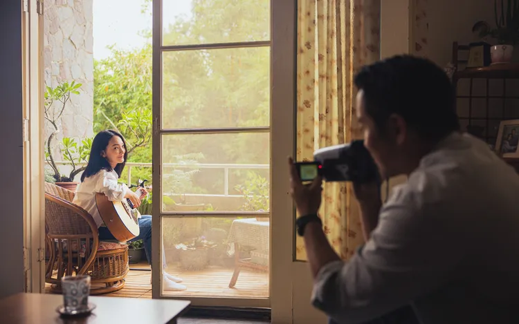 林映唯（左）飾演張孝全的妻子。華映娛樂提供