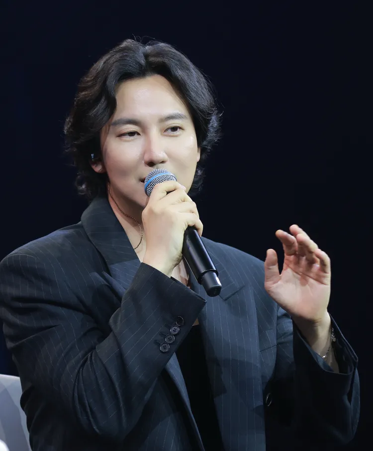 金南佶自嘲見面會時間太長，粉絲會得膀胱炎。GILSTORYENT提供