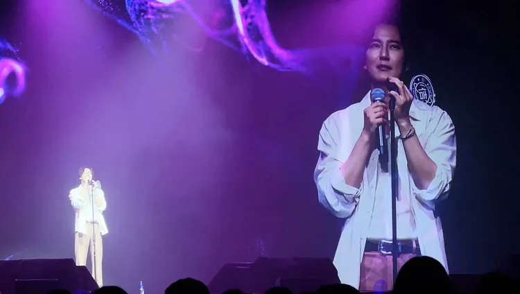 金南佶寵粉數度走下台繞場，最後加碼4首歌。讀者提供