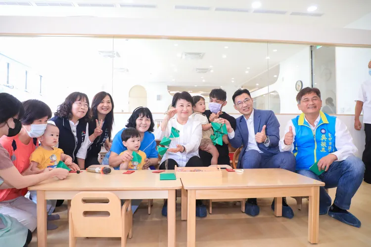 台中市長盧秀燕上任後公托「9倍增」，但排隊候補人數仍有近4千人。資料照片