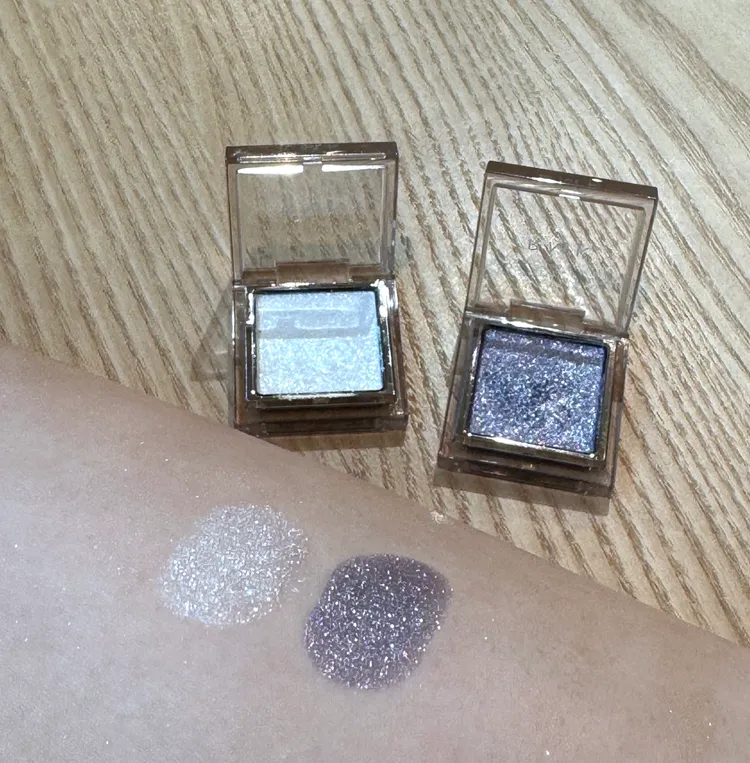 RMK無拘單色眼影2款高光燦限定色。張家玲攝