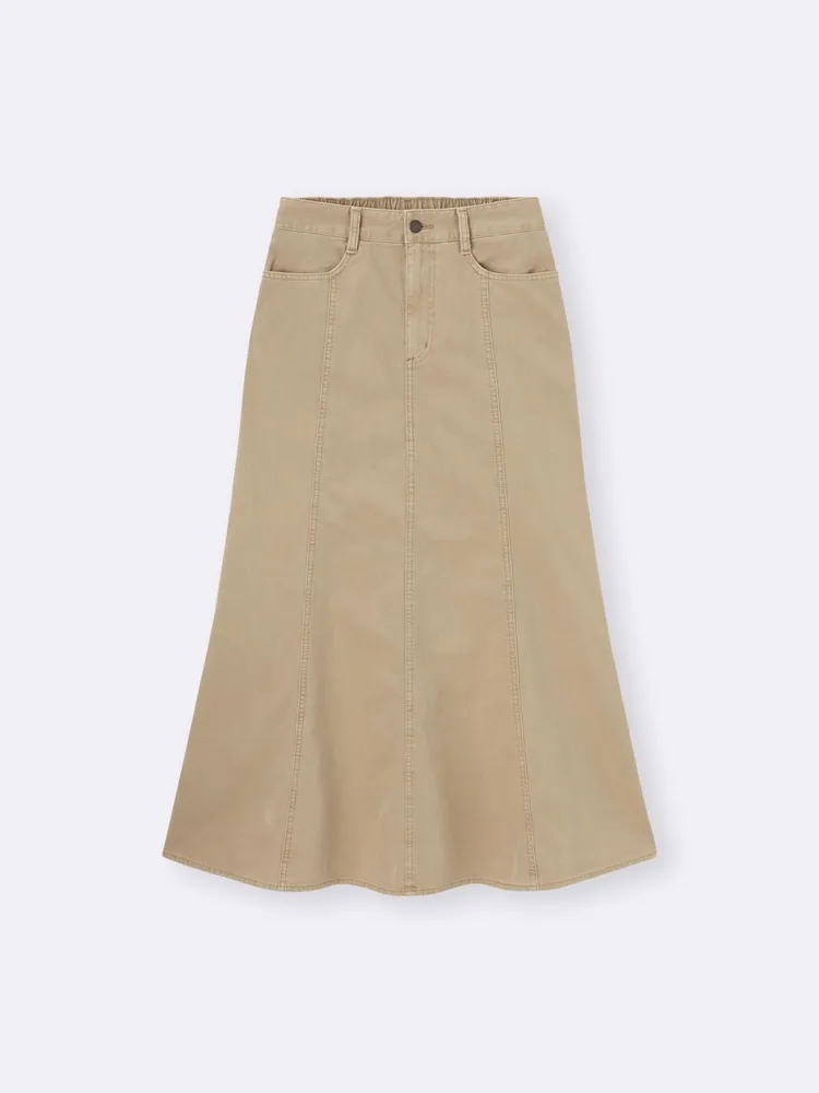 GU女裝寬襬長裙，優惠價890元。品牌提供