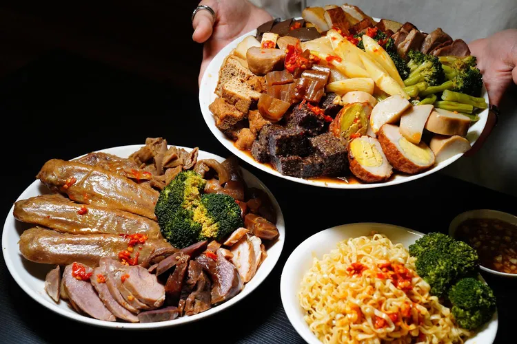 秘醬滷味中央廚房製作，每種食材都有量身定做的配方，令人食指大動。