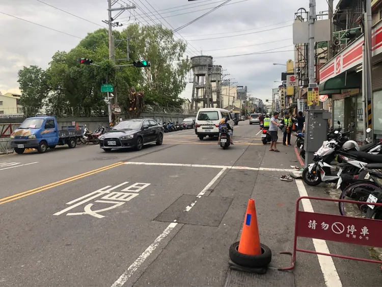 事故發生在台中市太平區光興路，死者與妹妹就讀同所高職，另名傷者邱姓女騎士也同校。民眾提供