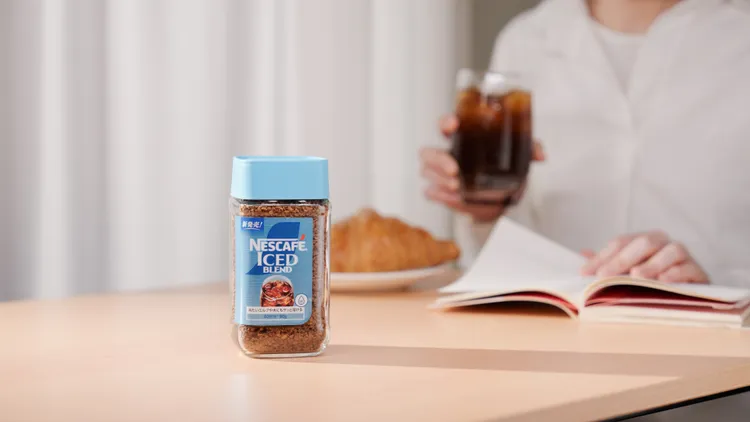 台灣、日本同步上市的「雀巢冰溶美式咖啡」，嚴選阿拉比卡咖啡豆，導入專為冷溶研製的冰晶冷凍製法，沖調冰咖啡更方便快速。業者提供