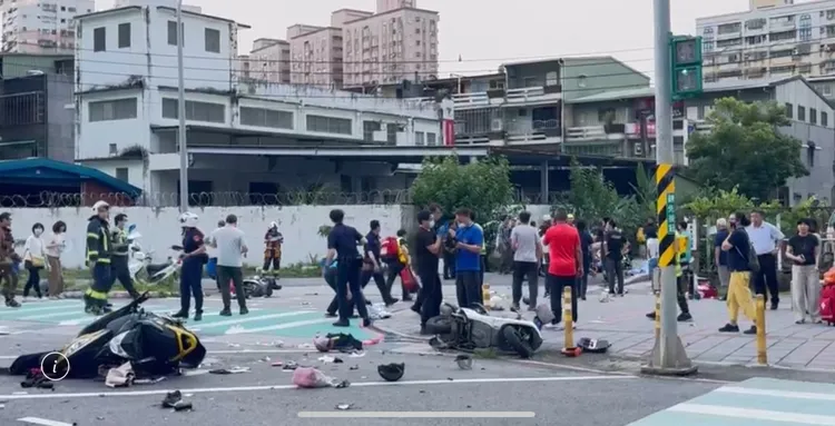 新北三峽19日放學時間發生重大死傷車禍。翻攝畫面