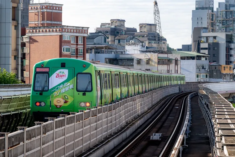 Zespri 攜手台北捷運淡水信義線，打造限時 30 日「營養快充列車」。業者提供
