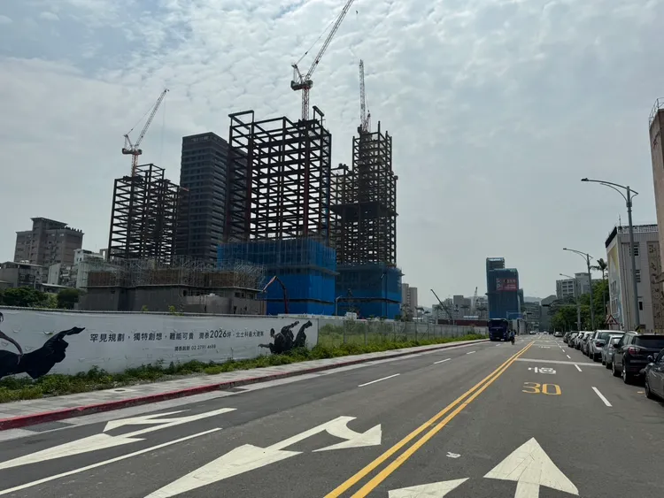 北投士林科技園區簡稱北士科，占地約94.38公頃，位於台北市北投區南側洲美地區一帶的產業園區。攝影中心