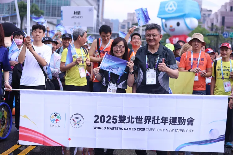 世壯運遊行活動，台北市副市長林奕華（前左）、世壯運執行長林哲宏（前右）。彭欣偉攝