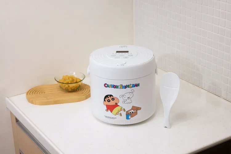 智能電飯鍋加購價1199元，7種烹調模式，一鍵設定完美菜單、24小時保溫設計、液晶面板顯示。業者提供