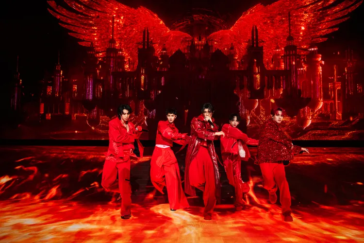 FEniX首場演唱會「MBB 2025 LIVE CONCERT」嗨翻TICC，粉絲尖叫掀翻屋頂。華納音樂X寬宏藝術提供