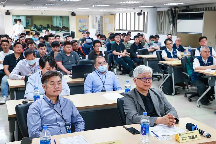 台灣順豐與監理所合辦講座，針對改善交通違規、加強行車安全進行交流。讀者提供