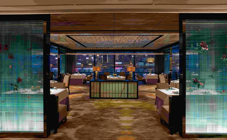 「麗晶軒」於2010年開始即連續十四年獲得米其林星級肯定，現為港澳地區18家米其林二星餐廳之一，歷久不衰的優異表現被業界視為傳奇。台北晶華提供