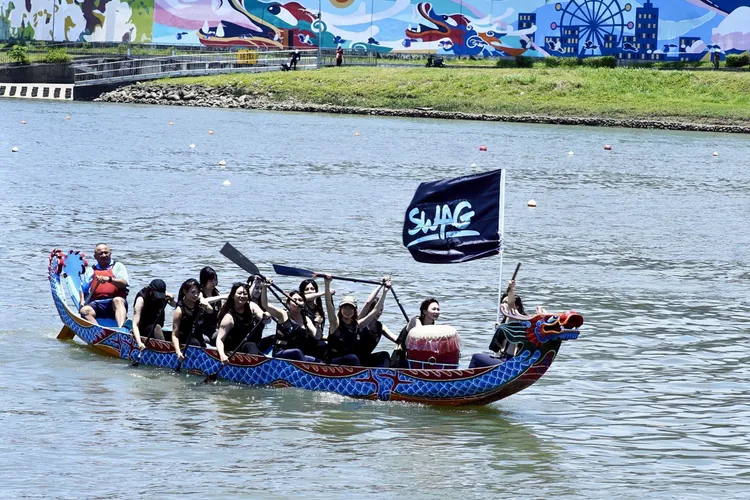 SWAG 女神隊今年首次參加2025 台北國際龍舟錦標賽小型龍舟女子組，成為全場嬌點。SWAG提供