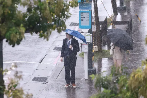 母親節要泡湯?2波鋒面接力來襲 全台連雨一整週