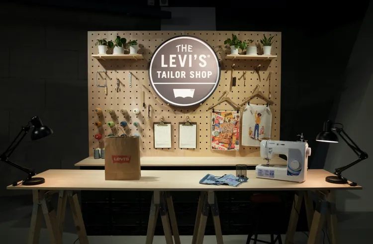 Levi's帶來Tailor Service客製化服務。品牌提供