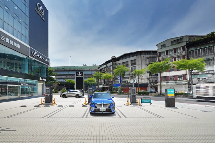 U-POWER 三重三和站提供CCS1及CCS2雙規格之「全品牌」電動車超高速充電服務，提供在地居民與電動車主最便捷的充電選擇。業者提供