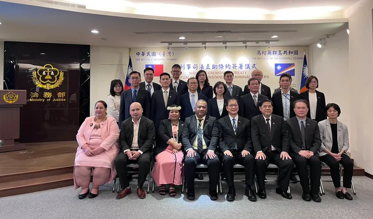 法務部與馬紹爾群島共和國簽署刑事司法互助條約，今舉辦簽約儀式。謝亞庭攝