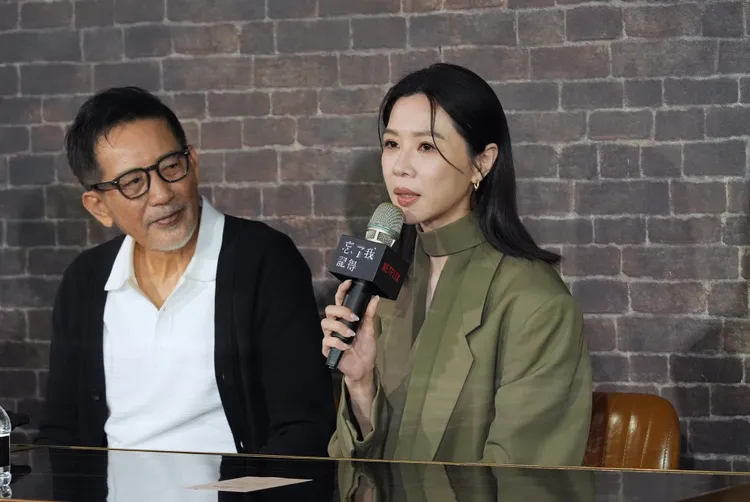 謝盈萱（右）在這部戲完成不少身為演員的重要清單，左為秦漢。攝影中心攝