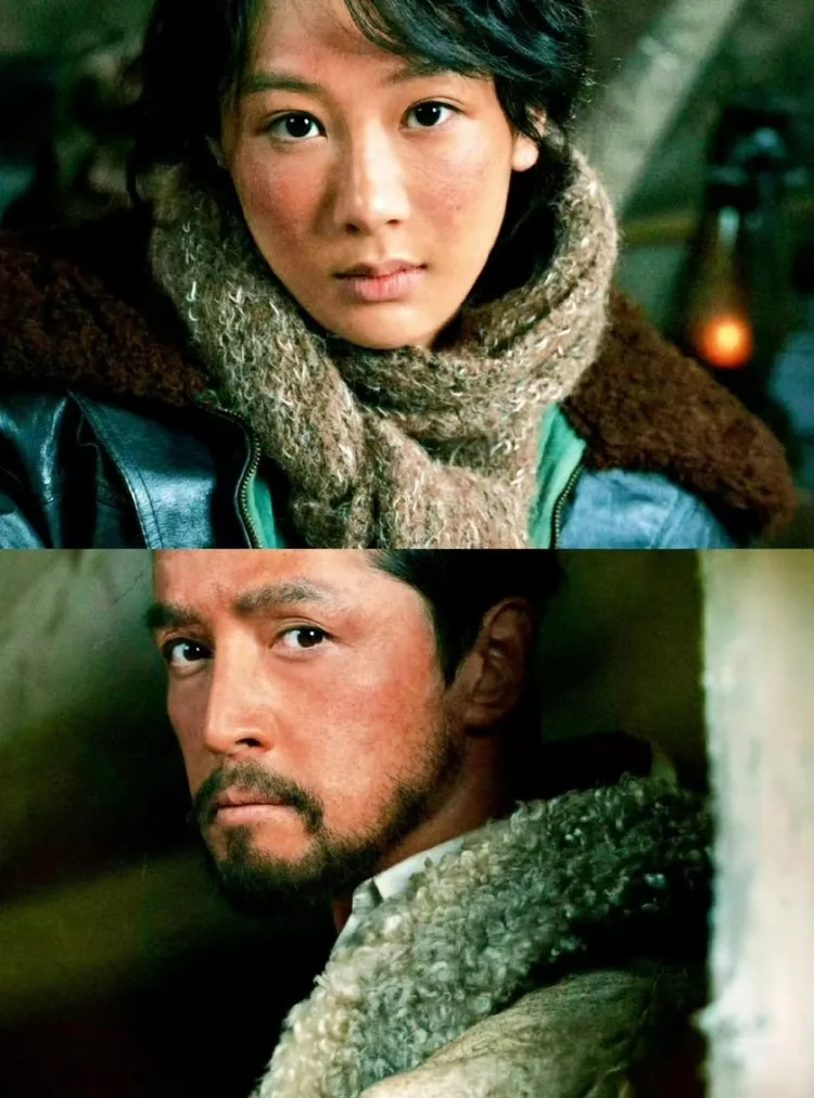 楊紫（上）與胡歌（下）的全新造型都一度讓人認不出。翻攝微博