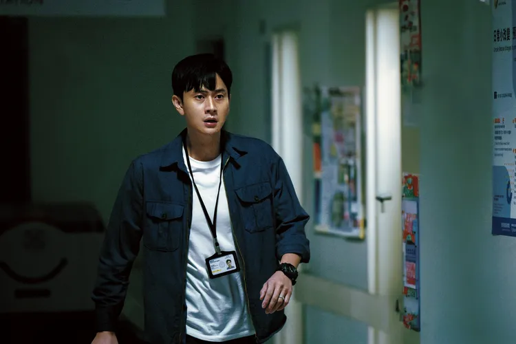 劉冠廷扮演在追查凶殺的警察。華映提供