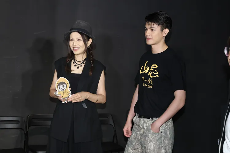 林葉亭給兒子的屁股打9分。彭欣偉攝