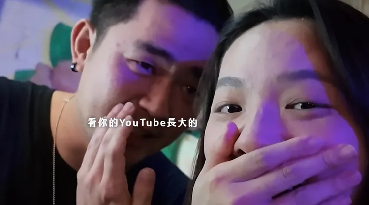 滴妹一行人遇到一名台灣男子請她們吃晚餐。翻攝《滴妹》的YouTube頻道