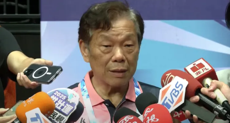 退休校長黃金印給予對手侯友宜高度肯定，一度以為對方受奧運國手指導，自己會被痛宰。翻攝畫面