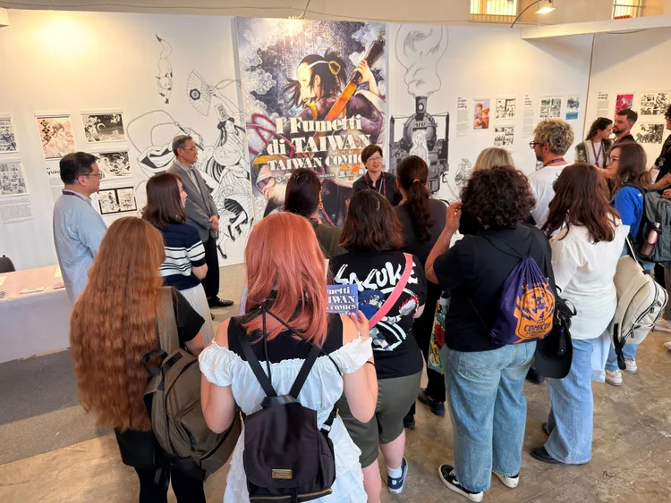台灣館開幕茶會吸引現場諸多粉絲駐足參與。駐義大利代表處文化組提供