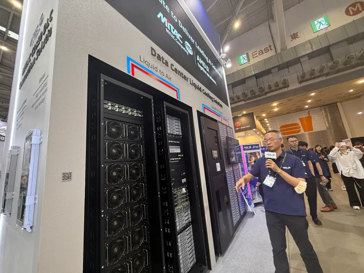 神雲科技介紹整機櫃液冷方案。呂承哲攝