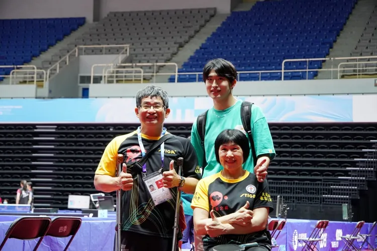 鼓勵盧碧春報名參加世壯運的兒子和老公，都陪伴出賽。市府提供