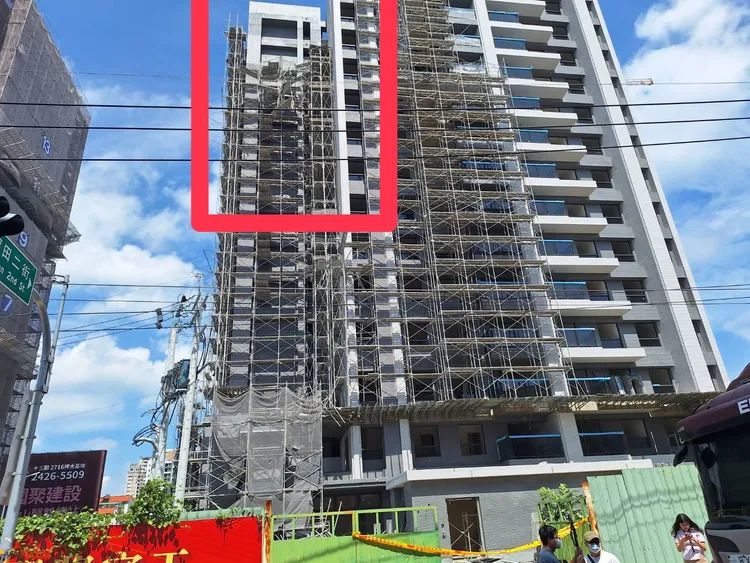 台中市勞工局初步調查當時正進行鷹架拆除作業。民眾提供