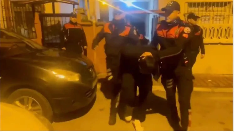 中國政府放任虐貓行為，土耳其警方日前則展開逮捕行動。翻攝CNN/ X