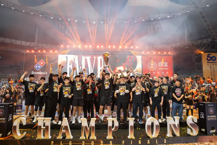 領航猿奪隊史首冠。   PLG提供