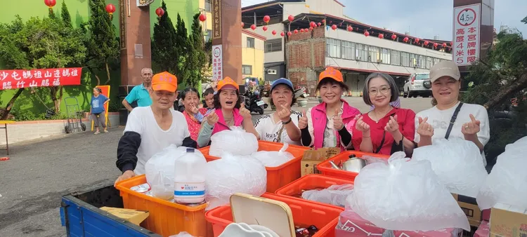 南投竹山鎮有民眾今天已準備好點心，等著迎接白沙屯媽祖。翻攝臉書「竹山人聊天室」