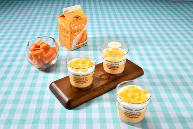 亞尼克木瓜鮮奶酪布丁以滑嫩濃郁木瓜奶酪與鮮奶酪作為基底，點綴招牌北海道奶霜及Q彈布丁，售價79元。業者提供